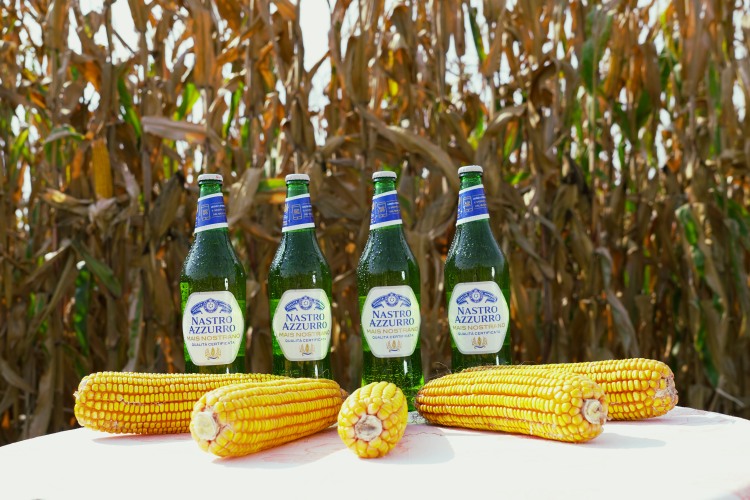 Nastro azzurro racconta la raccolta del mais con gli agricoltori della propria filiera
