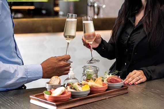 Hilton Milan brinda alla buona tavola durante la Milano Wine Week