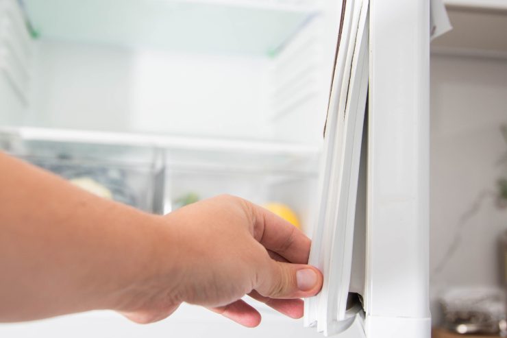 Come usare la carta stagnola per frigo e congelatore